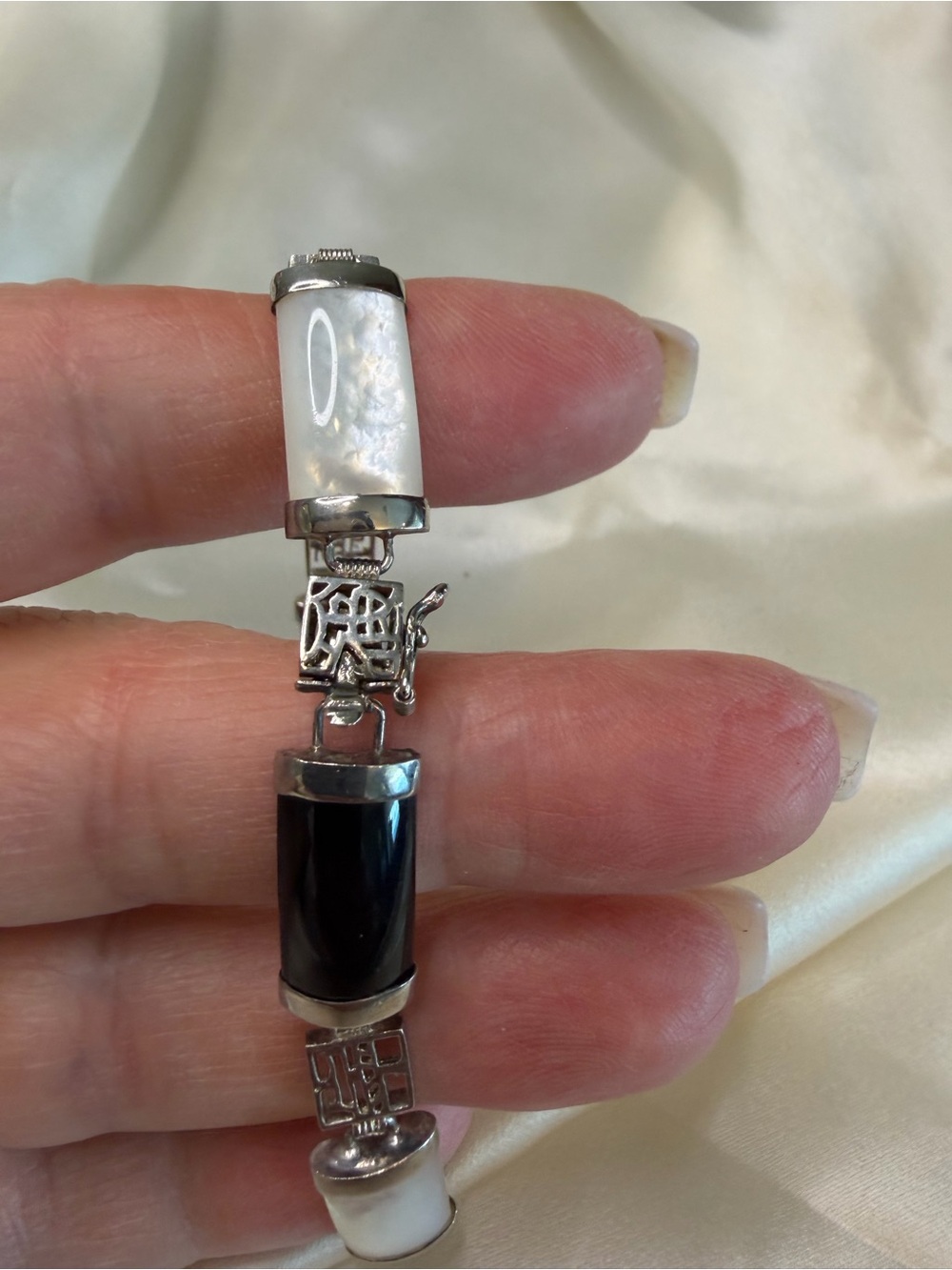 Stunning Black Onyx and Mother of Pearl Sterling Silver Link Bracelet 7.5
